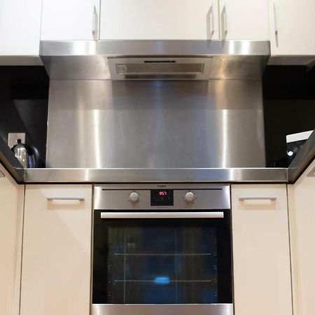 London Luxury 1 Bedroom Apartment Minutes Walk From Canary Wharf Buitenkant foto