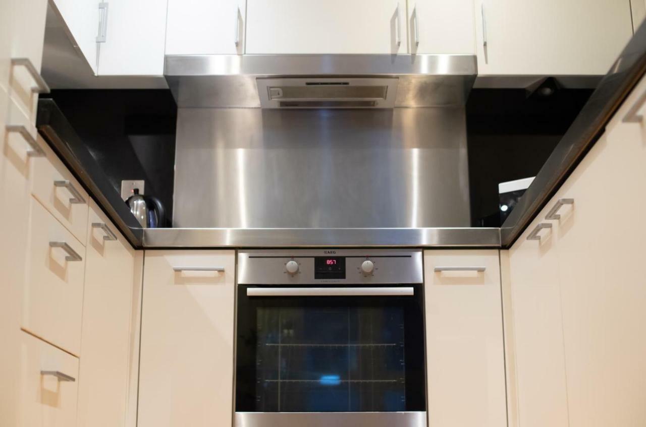 London Luxury 1 Bedroom Apartment Minutes Walk From Canary Wharf Buitenkant foto